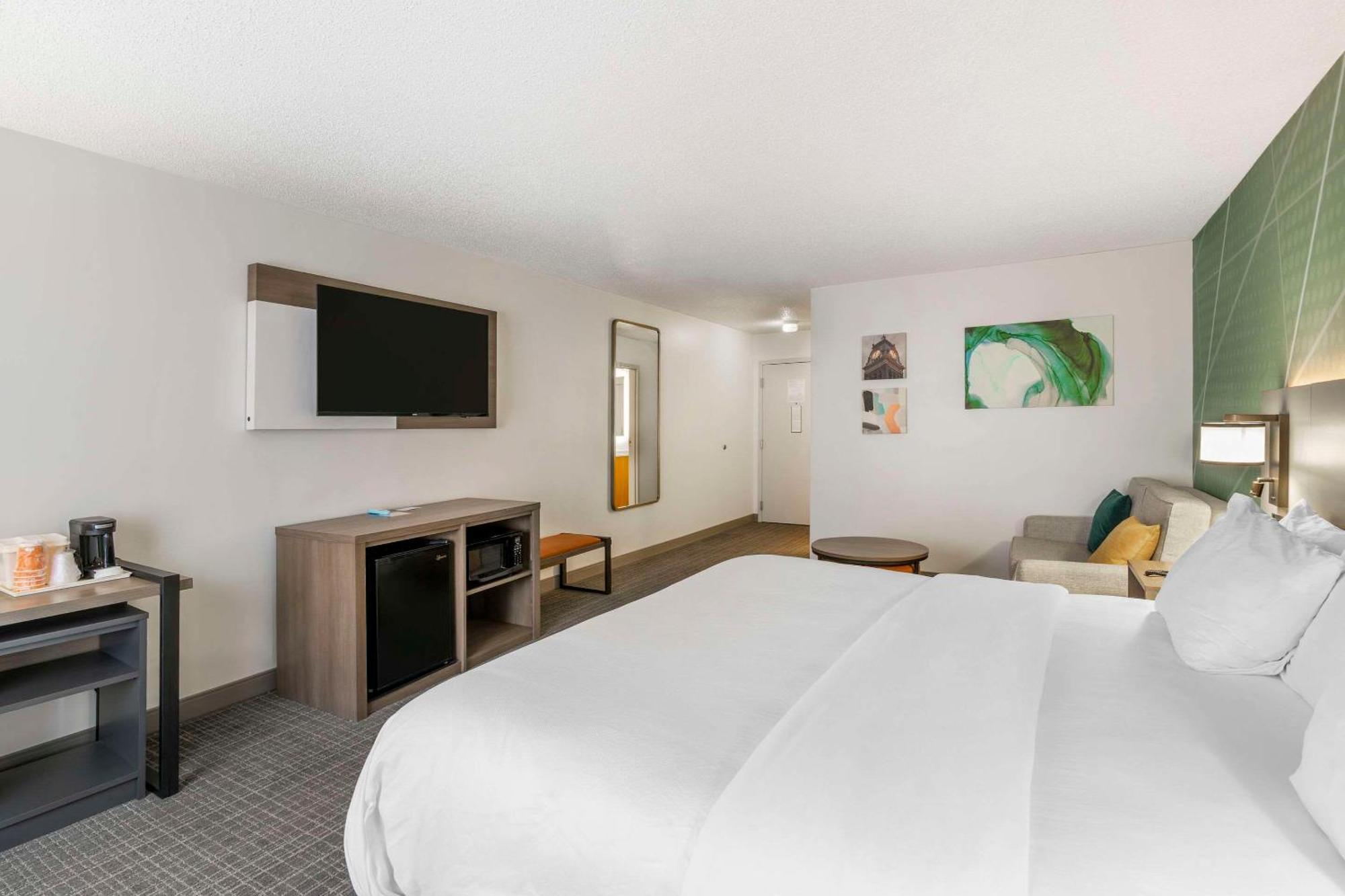 Comfort Inn & Suites Louisville Airport Fair & Expo Exterior foto