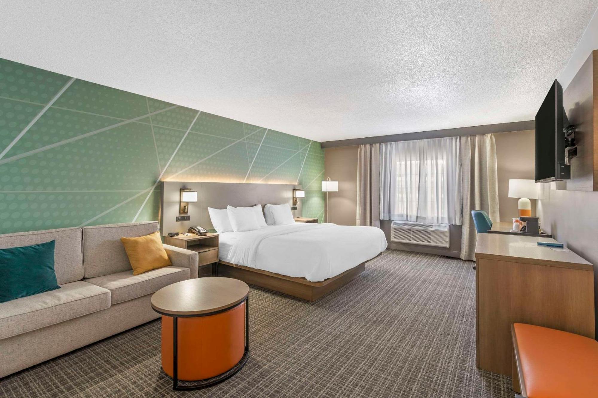 Comfort Inn & Suites Louisville Airport Fair & Expo Exterior foto